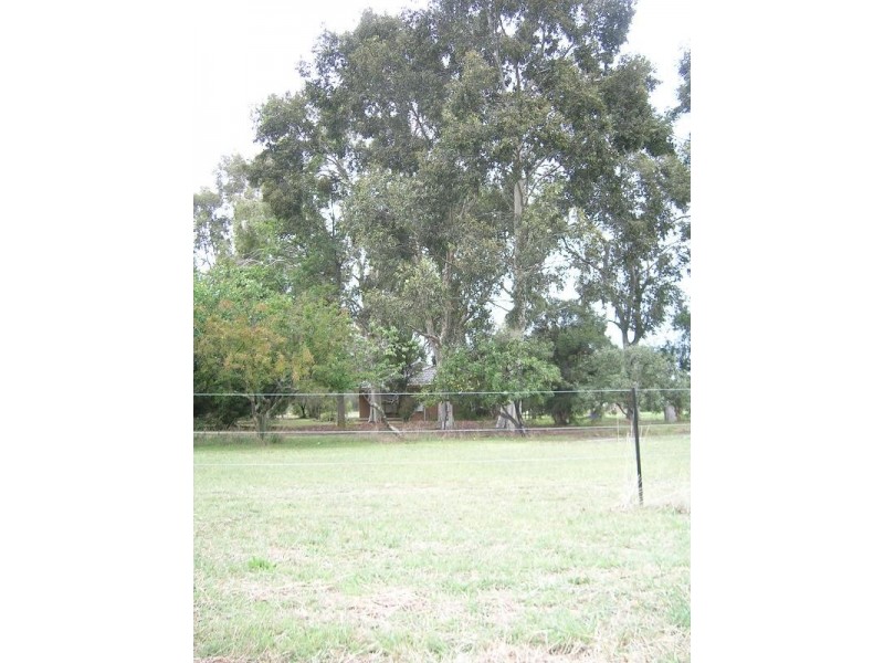 25 JOHNSON STREET, Oxley VIC 3678