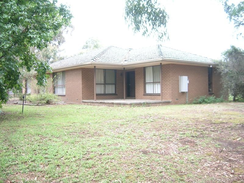 25 JOHNSON STREET, Oxley VIC 3678