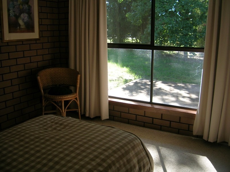 25 JOHNSON STREET, Oxley VIC 3678