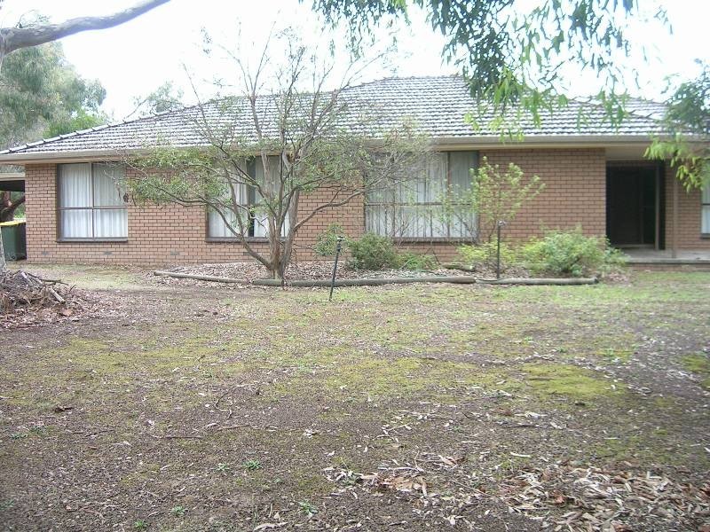 25 JOHNSON STREET, Oxley VIC 3678