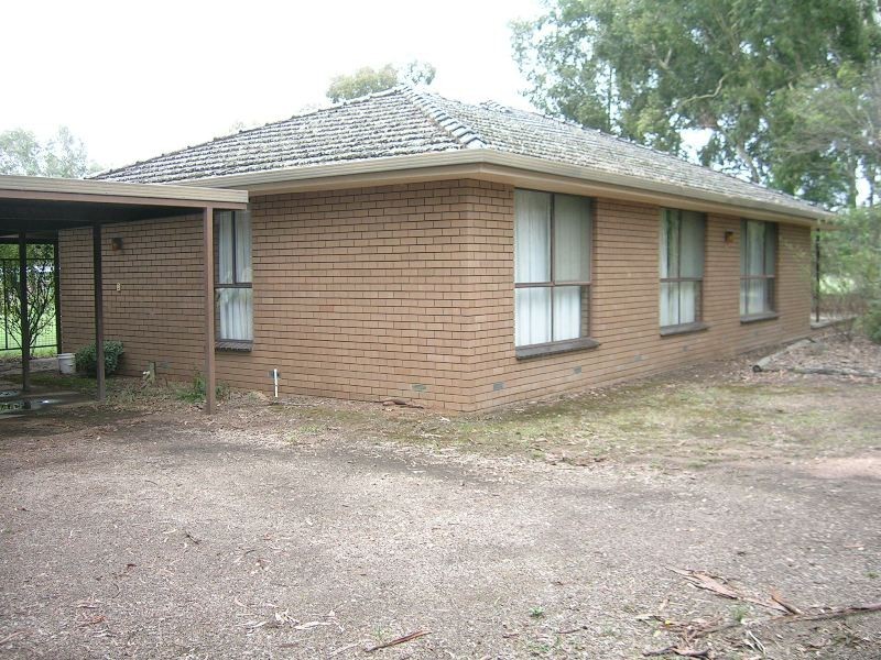 25 JOHNSON STREET, Oxley VIC 3678