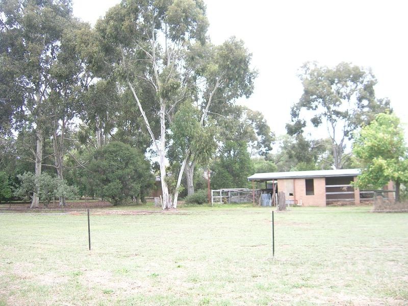 25 JOHNSON STREET, Oxley VIC 3678