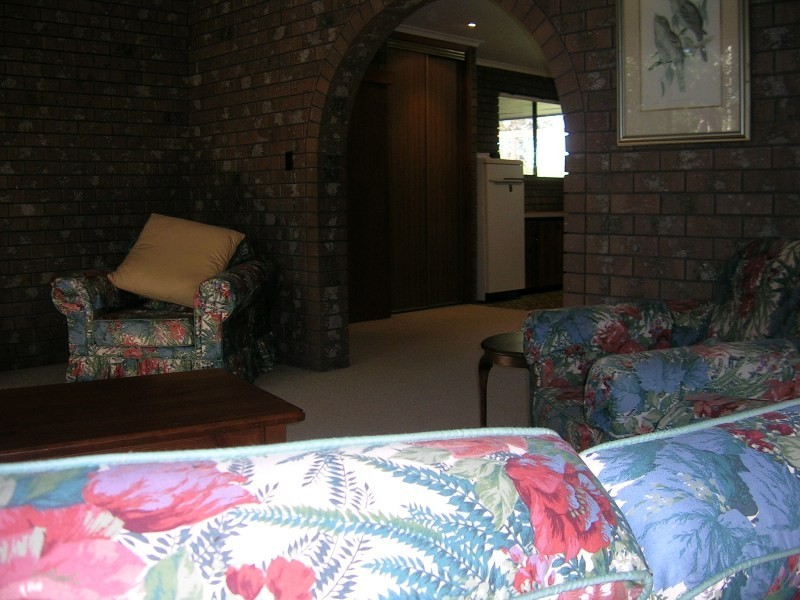 25 JOHNSON STREET, Oxley VIC 3678