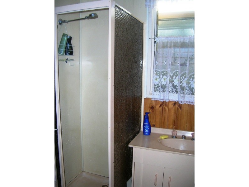 6 Fifth St, Eildon VIC 3713