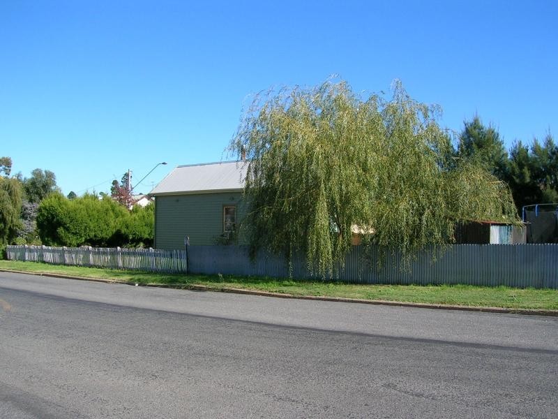 32 Kings Avenue, St Arnaud VIC 3478