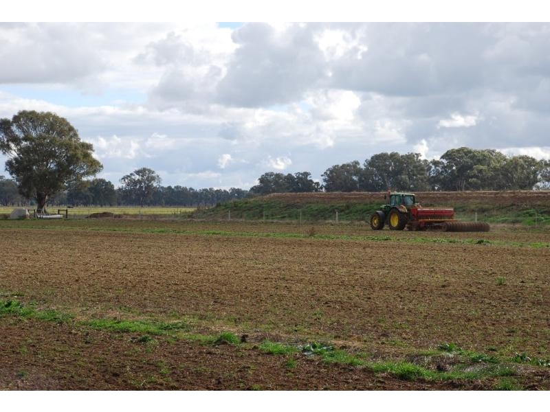 304 Maidment Rd, Koonoomoo VIC 3644