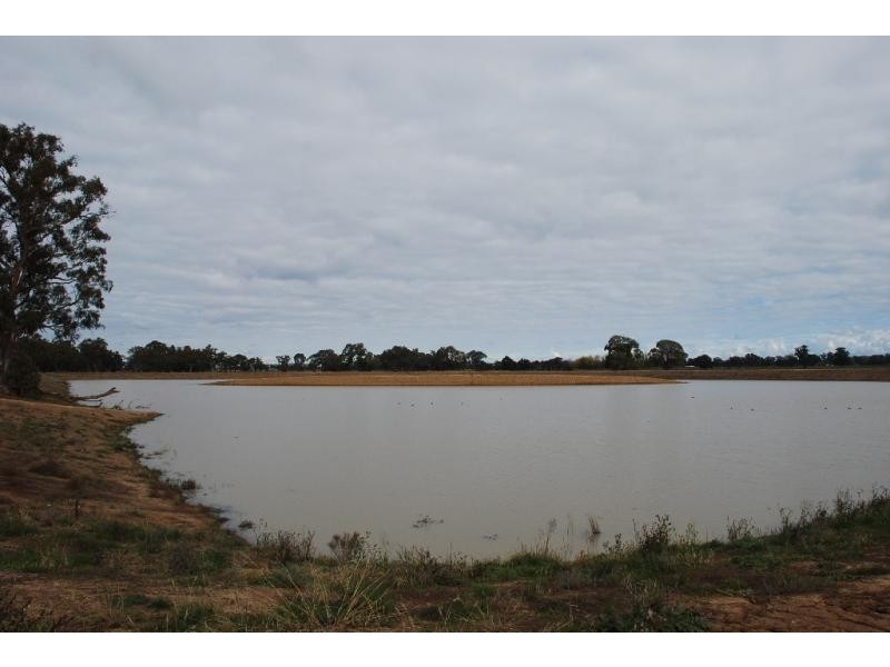 304 Maidment Rd, Koonoomoo VIC 3644