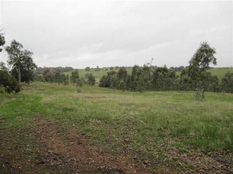 - Greens Ln, Baynton VIC 3444