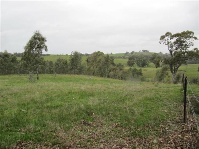 - Greens Ln, Baynton VIC 3444