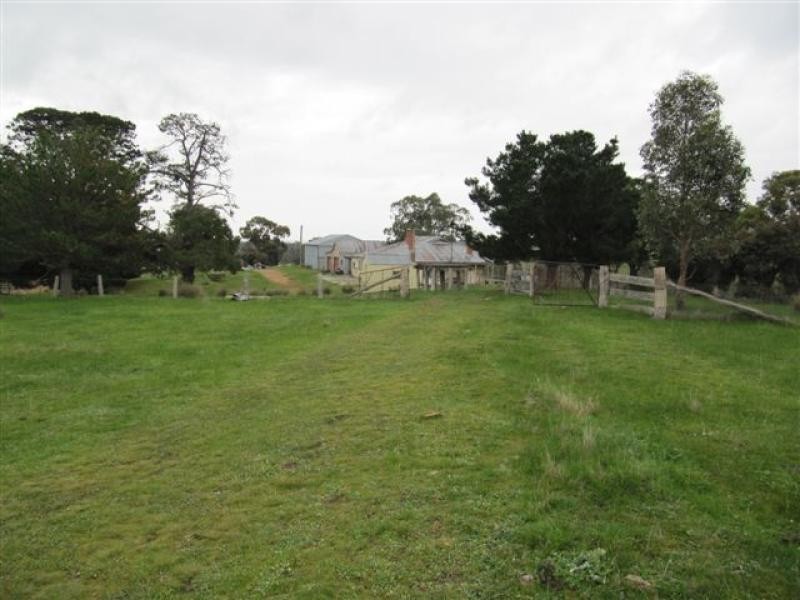- Greens Ln, Baynton VIC 3444