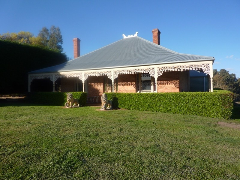 - Sutton Grange Road, Elphinstone VIC 3448