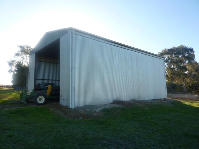 - Sutton Grange Road, Elphinstone VIC 3448