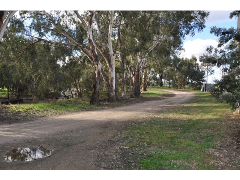 63 Sloleys Bridge Road, Numurkah VIC 3636