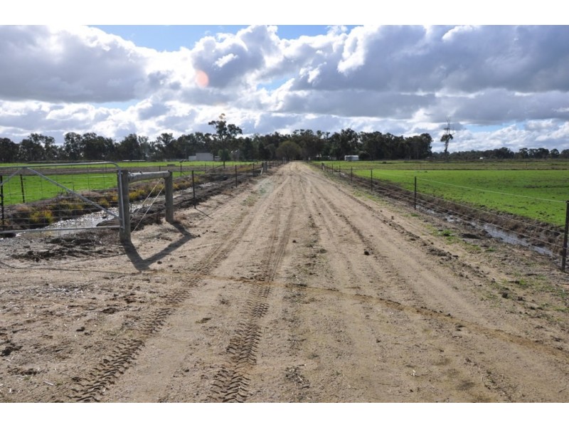 63 Sloleys Bridge Road, Numurkah VIC 3636