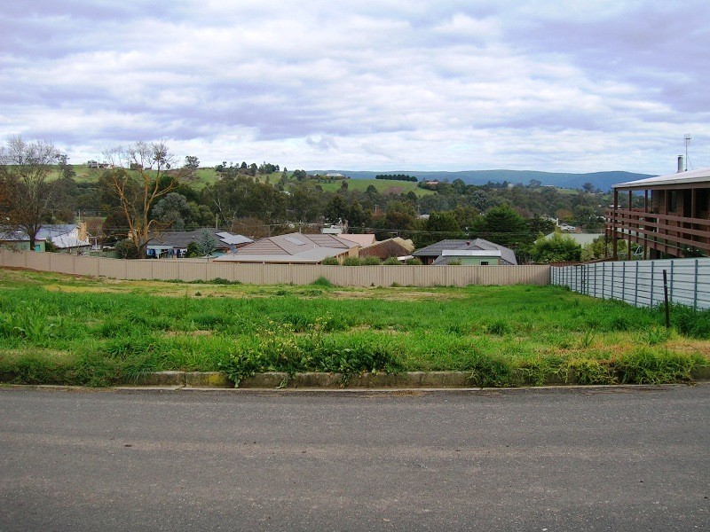 38 Villeneuve St, Alexandra VIC 3714