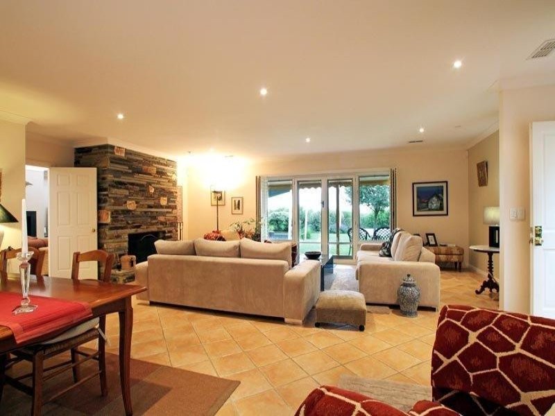 - Boundary Road, Coldstream VIC 3770