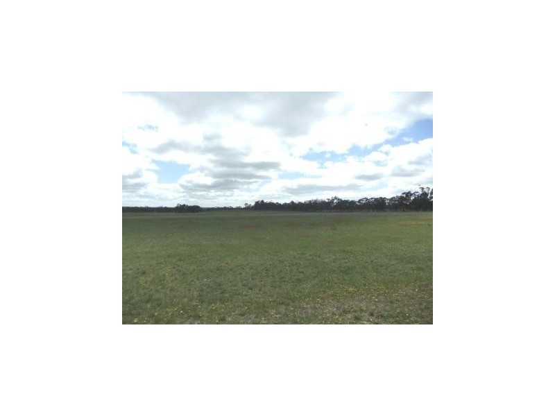 * Ballarat Road, Carapooee West VIC 3477