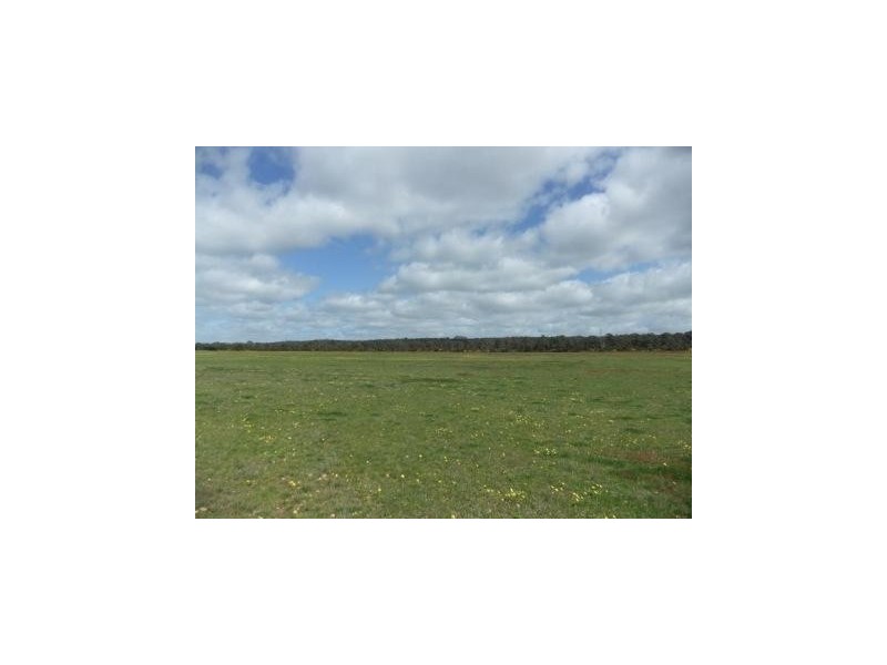 * Ballarat Road, Carapooee West VIC 3477