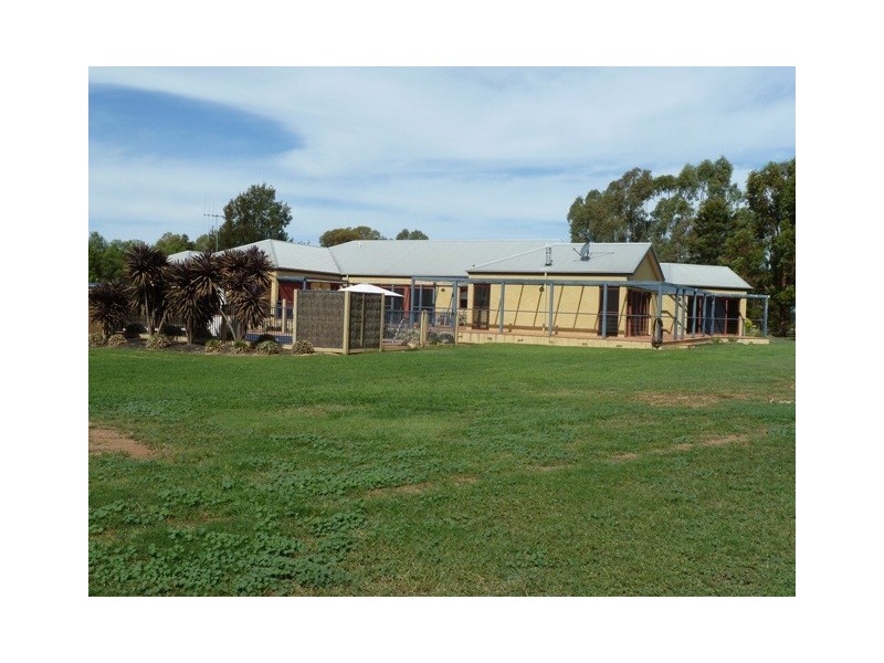 94 Murray Drive, Echuca VIC 3564