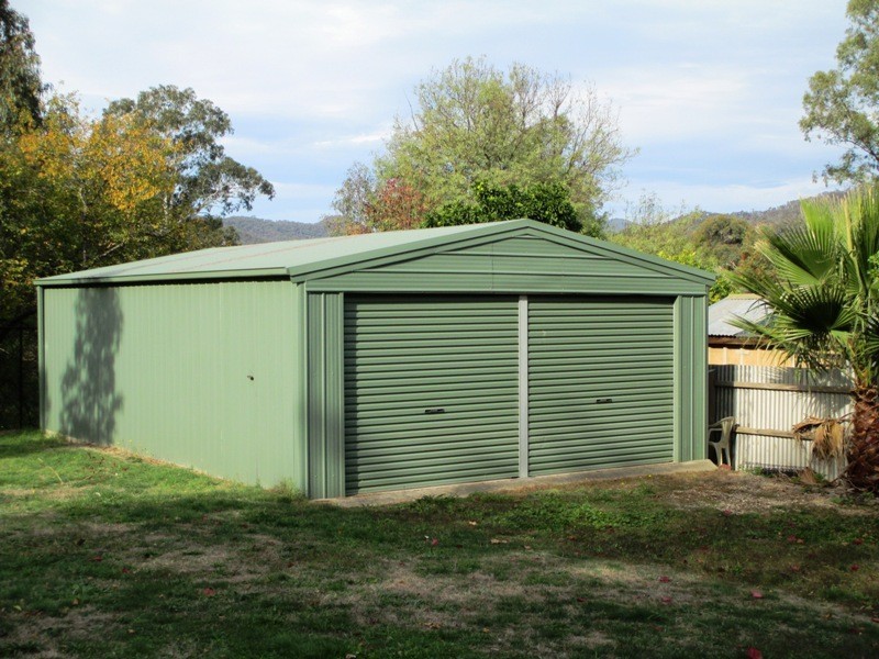 24 Hillside Avenue, Eildon VIC 3713