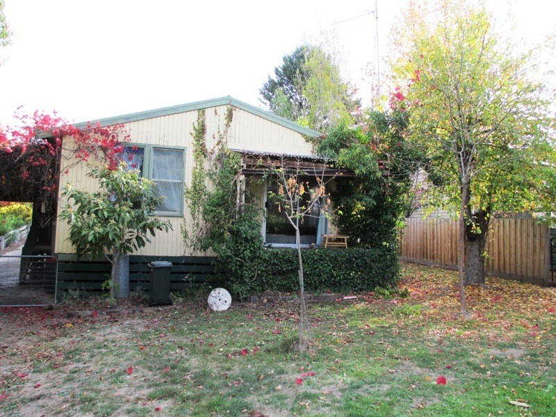 24 Hillside Avenue, Eildon VIC 3713
