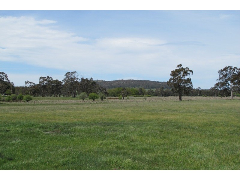 - Three Chain Road, Carlsruhe VIC 3442