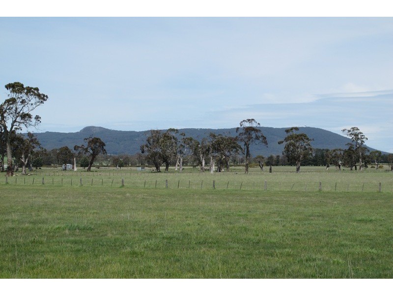 - Three Chain Road, Carlsruhe VIC 3442