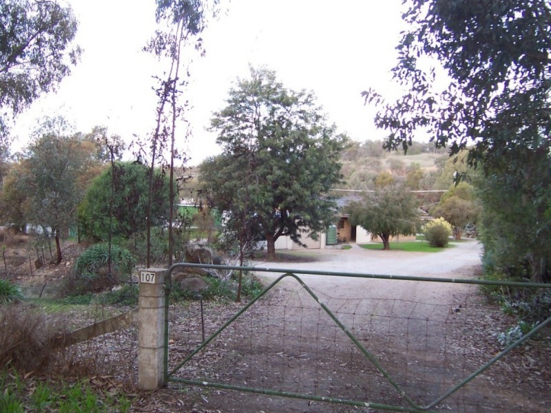 107 Old Hume Highway, Glenrowan VIC 3675