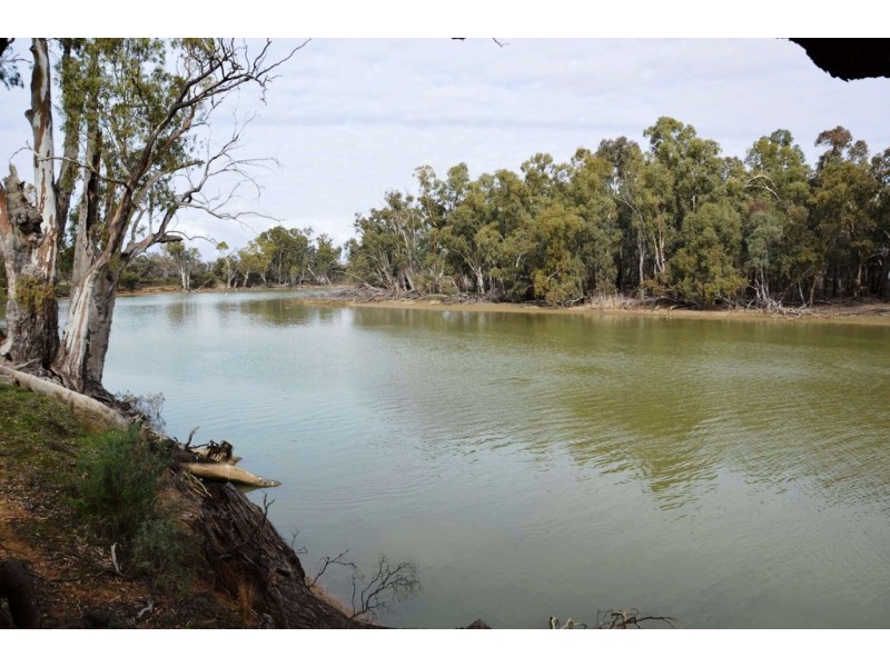 - Sturt Highway, Euston NSW 2737