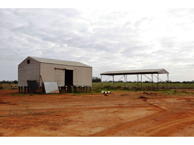 - Sturt Highway, Euston NSW 2737