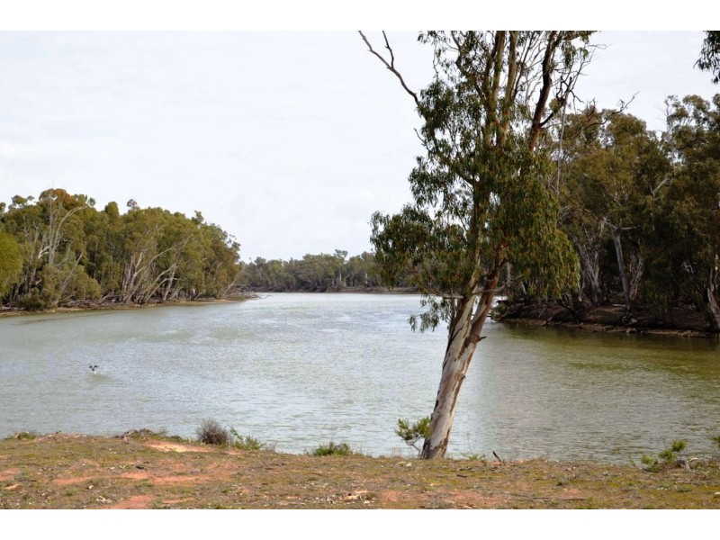 - Sturt Highway, Euston NSW 2737