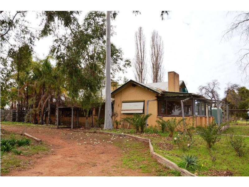 - Sturt Highway, Euston NSW 2737