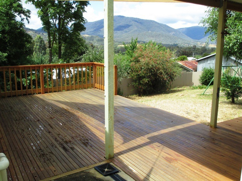 19 Seventh St, Eildon VIC 3713