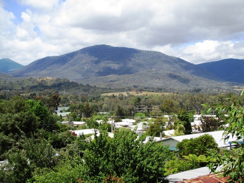 19 Seventh St, Eildon VIC 3713