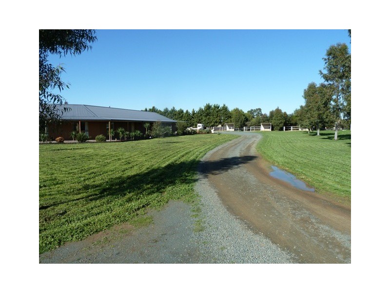 17 Cohen Street, Rochester VIC 3561