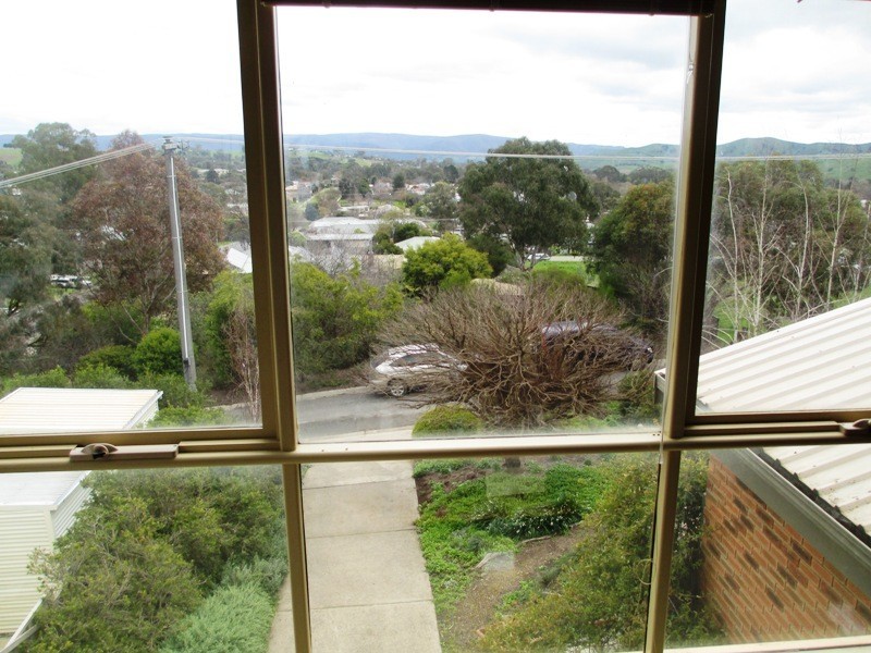 15 Villeneuve St, Alexandra VIC 3714