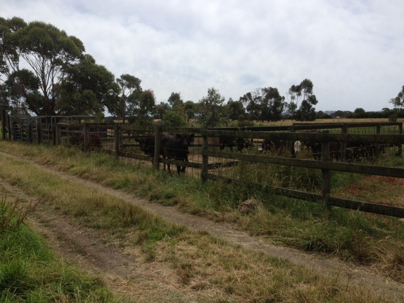 215 Eight Mile Road, Nar Nar Goon VIC 3812