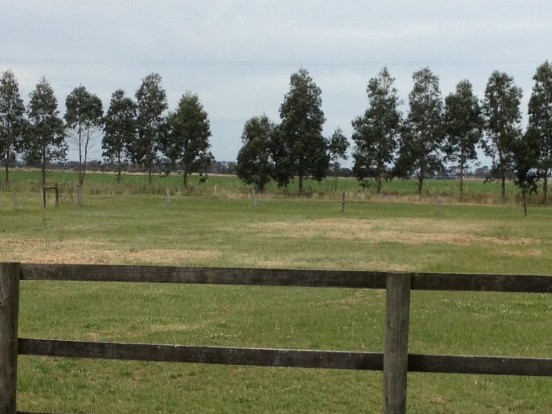 215 Eight Mile Road, Nar Nar Goon VIC 3812