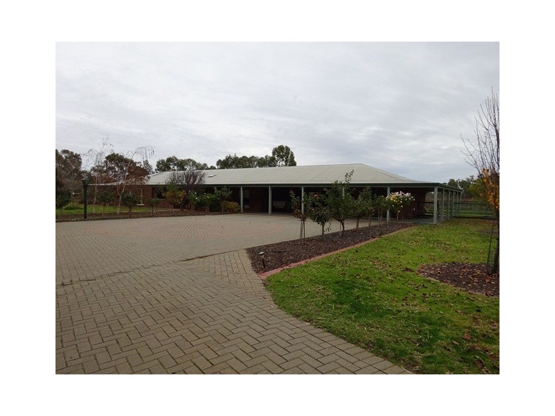 575 Perricoota Road, Moama NSW 2731