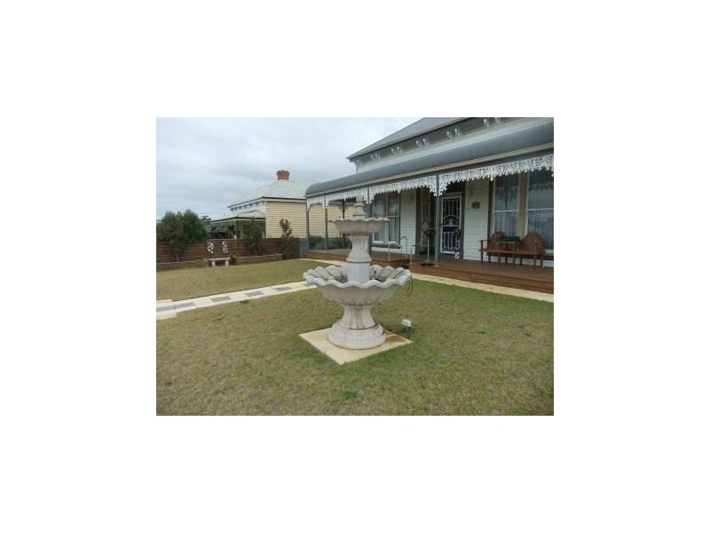 23 Queens Avenue, St Arnaud VIC 3478
