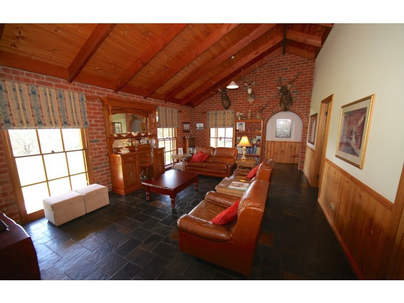 1030 Kobyboyn Road, Whiteheads Creek VIC 3660