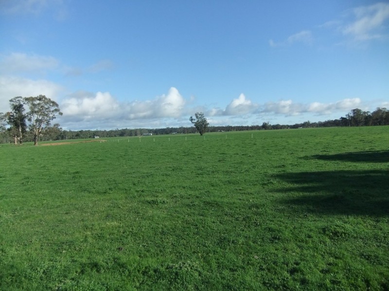 - Dalyenong-Archdale Road, Stuart Mill VIC 3478