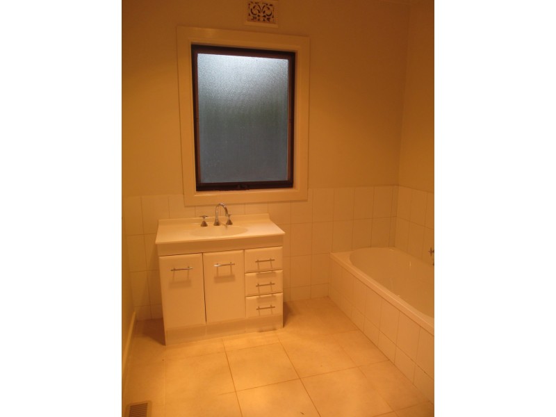 15 Albert St, Alexandra VIC 3714