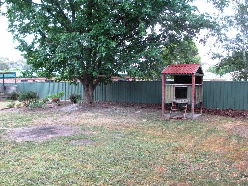 15 Albert St, Alexandra VIC 3714