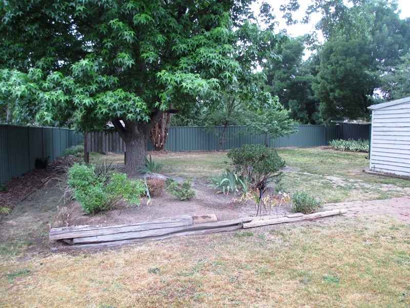 15 Albert St, Alexandra VIC 3714