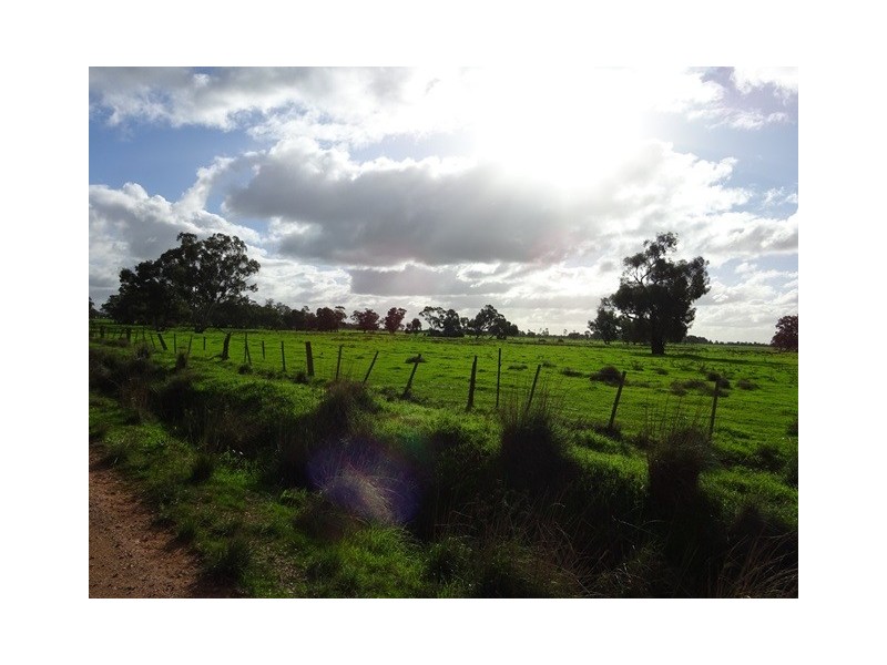196 Beeson Road, Roslynmead VIC 3564