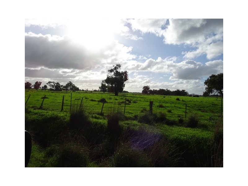 196 Beeson Road, Roslynmead VIC 3564