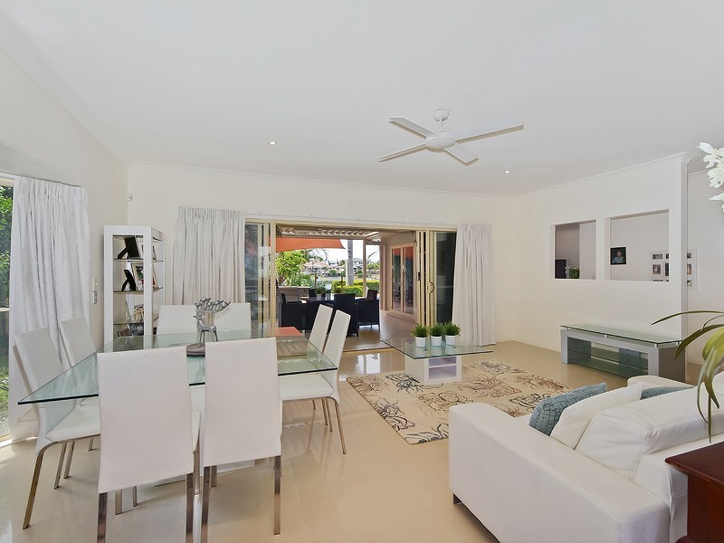 17 Montevideo Drive, Clear Island Waters QLD 4226