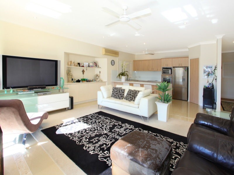 17 Montevideo Drive, Clear Island Waters QLD 4226