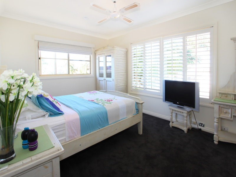 17 Montevideo Drive, Clear Island Waters QLD 4226